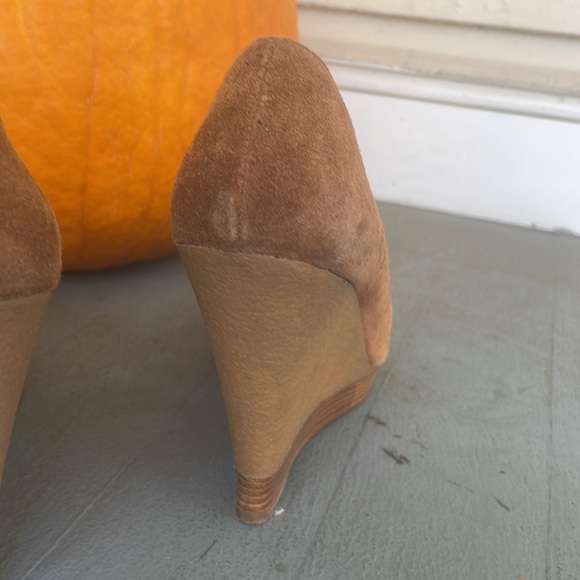 $225 Wedges in Camel - Picture 5 of 7